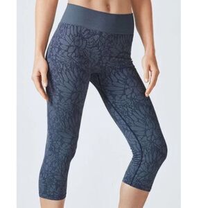 Fabletics Sebastian Seamless Capri Style Bottoms